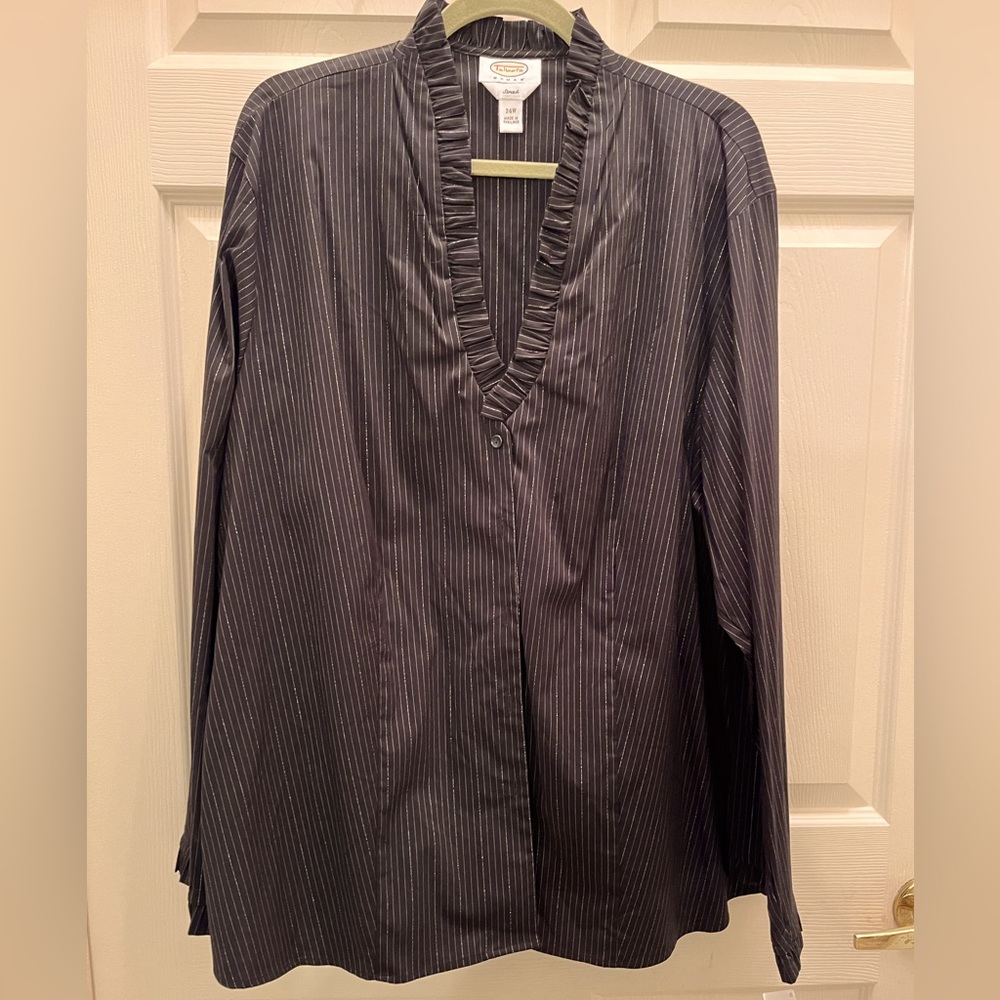 Talbots Woman stretch buttons down dress shirt with silver thread detail